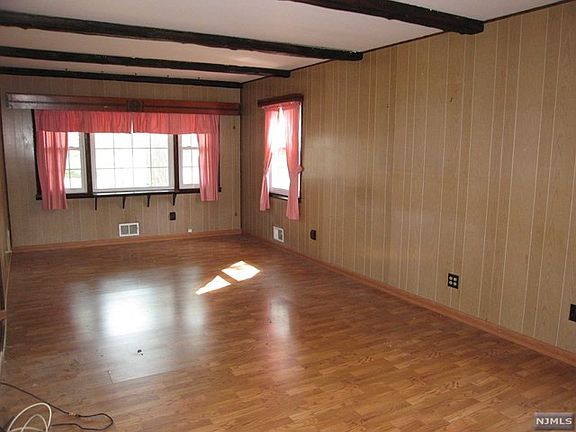 2nd image of 408 Martin Pl