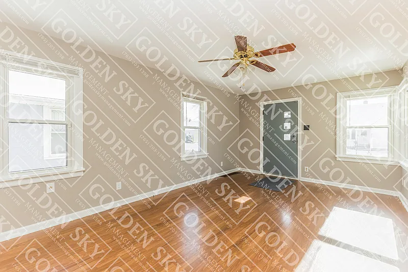 3 bed, 1.0 bath, 1080 sqft, $1,275 — Photo 4