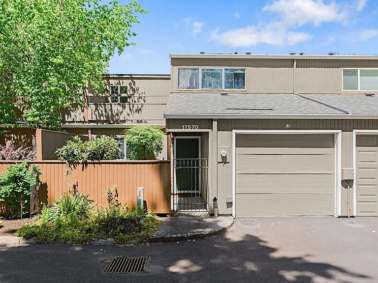 17570 NW Shorewood Dr — Photo 1