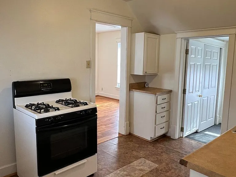 411 SW Tyler St #413 — Photo 6