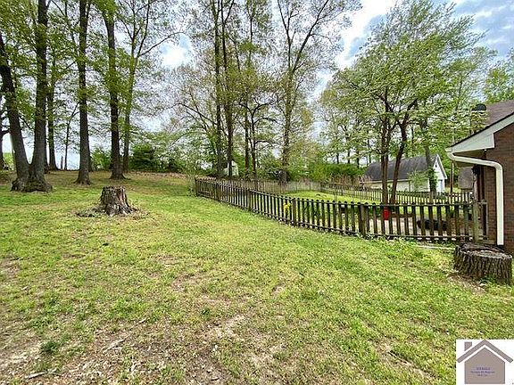 3rd image of 104 Hillcrest Dr