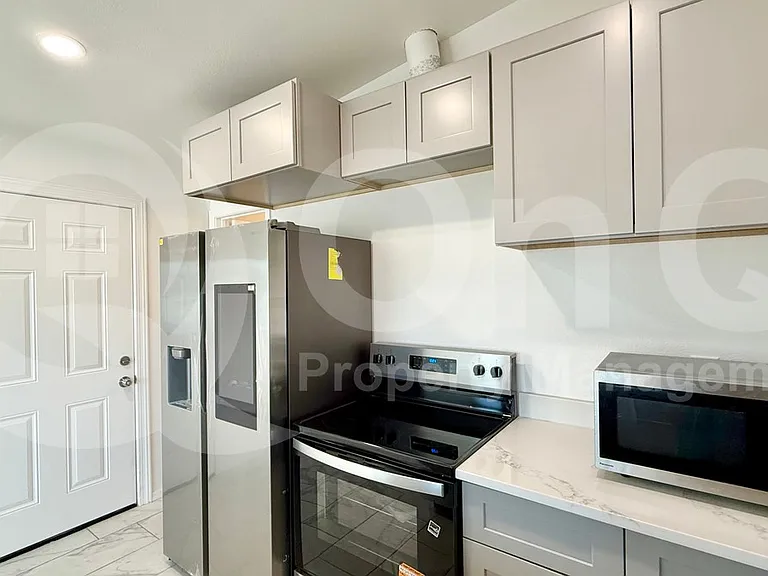 741 E Erie St #1 — Photo 20