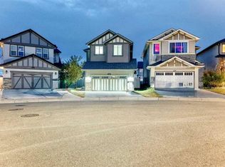 158 E Valleyview Ct SE, Calgary, AB T2B 0K6