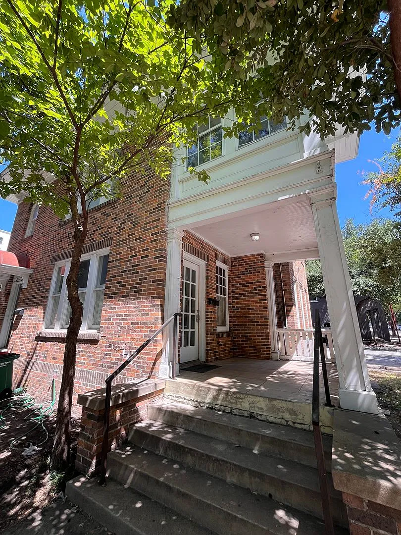 3bed/1bath Duplex on West Campus — Photo 2