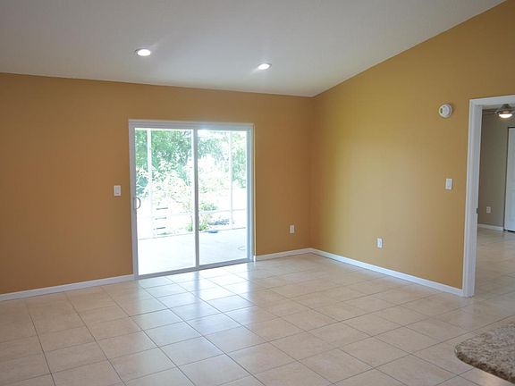 5th image of 761 NW Cardinal Dr
