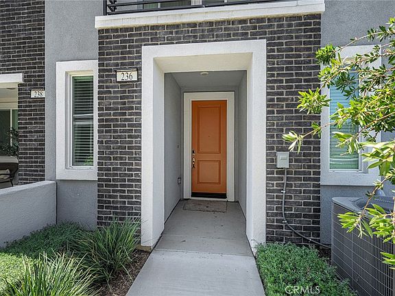 3rd image of 236 Lockhart Way