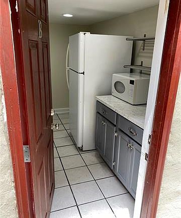 5th image of 4934 Constance St #B