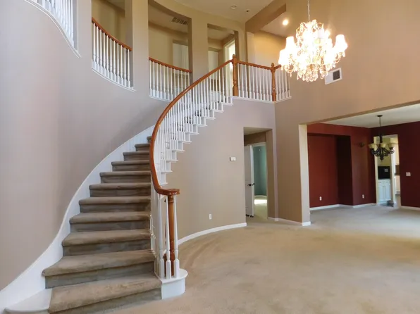 2750 Dove Tail Dr, San Marcos, CA 92078