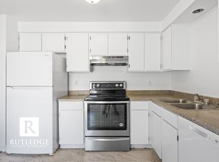 320 Independence Cir #A-D, Phoenix, OR 97535