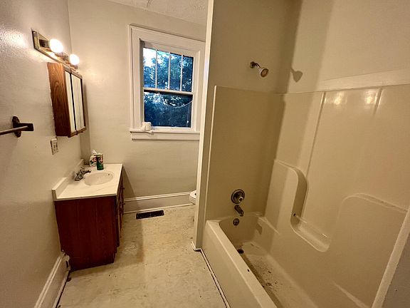 5th image of 1430 Staunton Ave NW