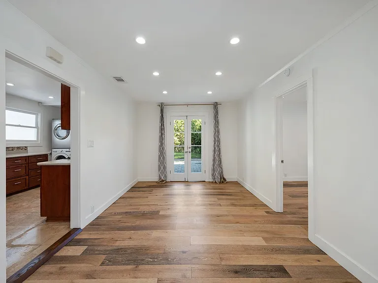 7715 Lexington Ave — Photo 9