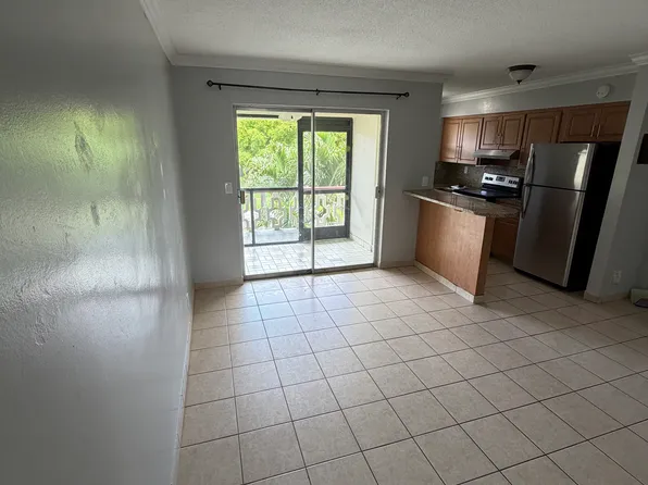 713 NE 8th St APT 8, Hallandale, FL 33009