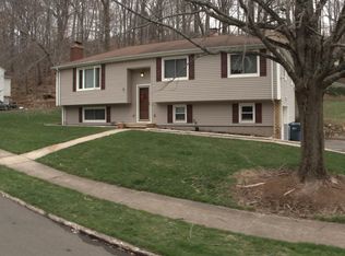 90 Vernon St, Hamden, CT 06518