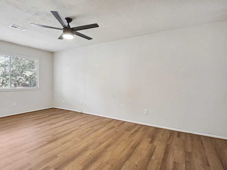68 NE Yewleaf Rd — Photo 20