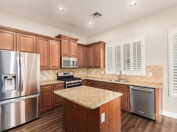 4th image of 18156 W East Wind Ave