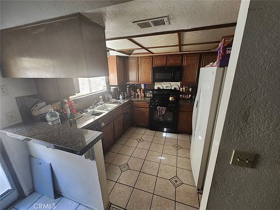 4th image of 1322 W Avenue J4