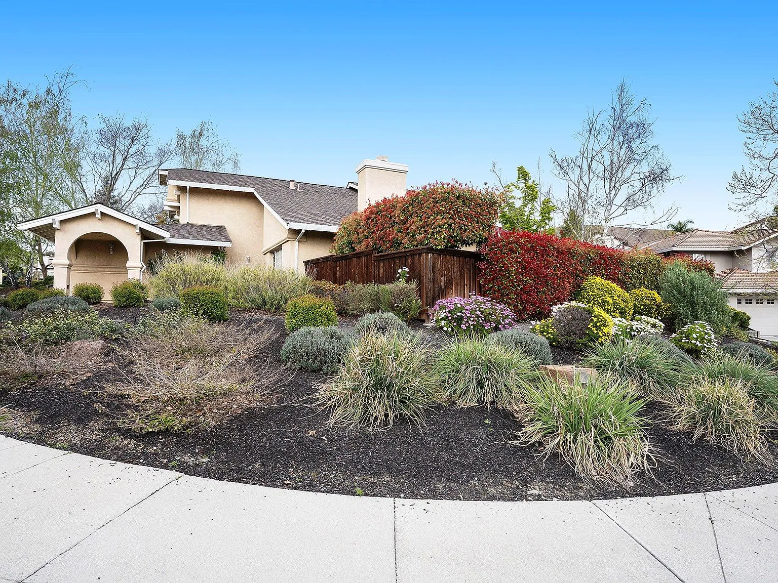 4 bed, 2804 sqft, $4,900 — Photo 3