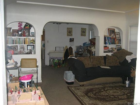 3rd image of 1135 E 91st St