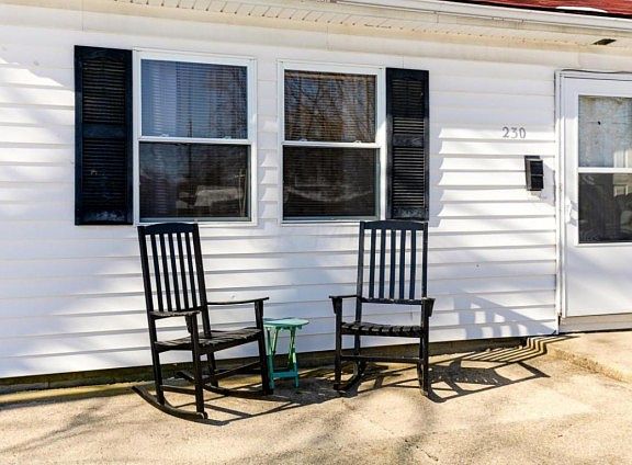 3rd image of 230 Middle Dr