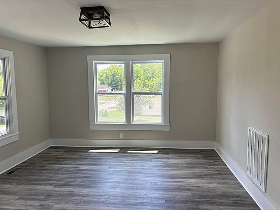 4th image of 235 Parker Dr NE