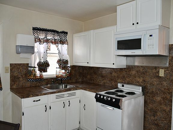 Kitchen- stove, refrigerator and microwave