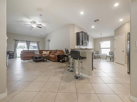 3rd image of 18486 Aylesbury Ln
