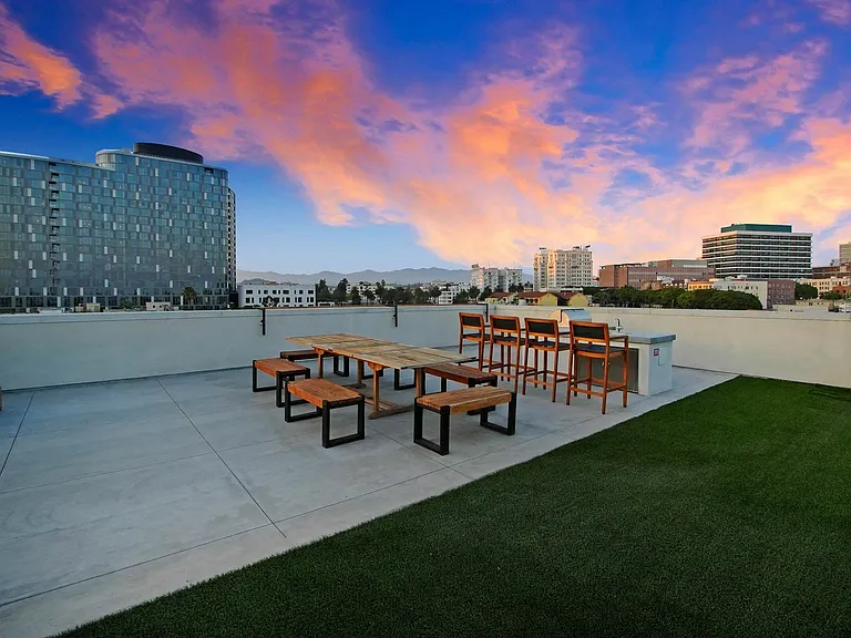 Zephyr Apartments — Photo 14