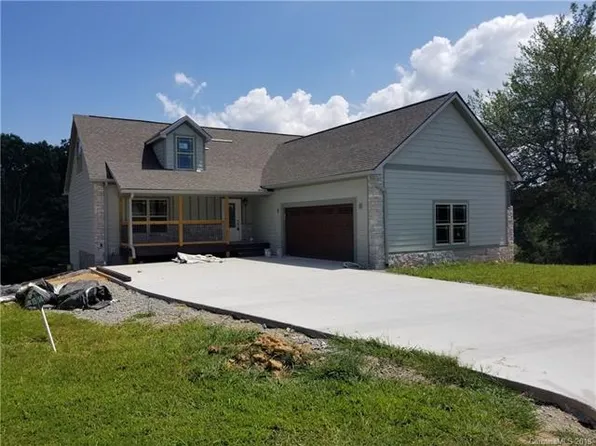 168 Triple Fairways Dr, Hendersonville, NC 28739
