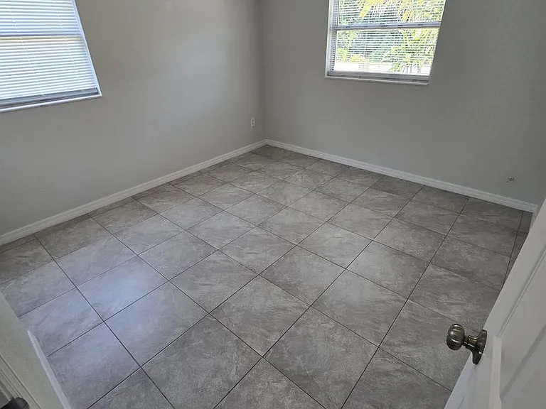 4003 Avenue I — Photo 9