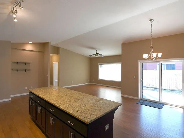 SE Gleneden Pl — Photo 2