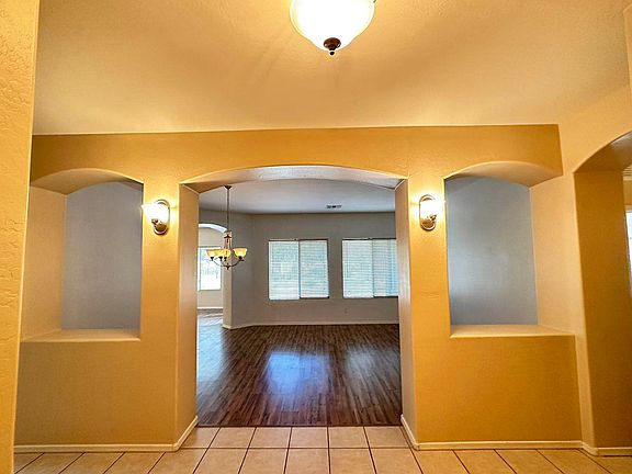 5th image of 1442 E Parkview Dr