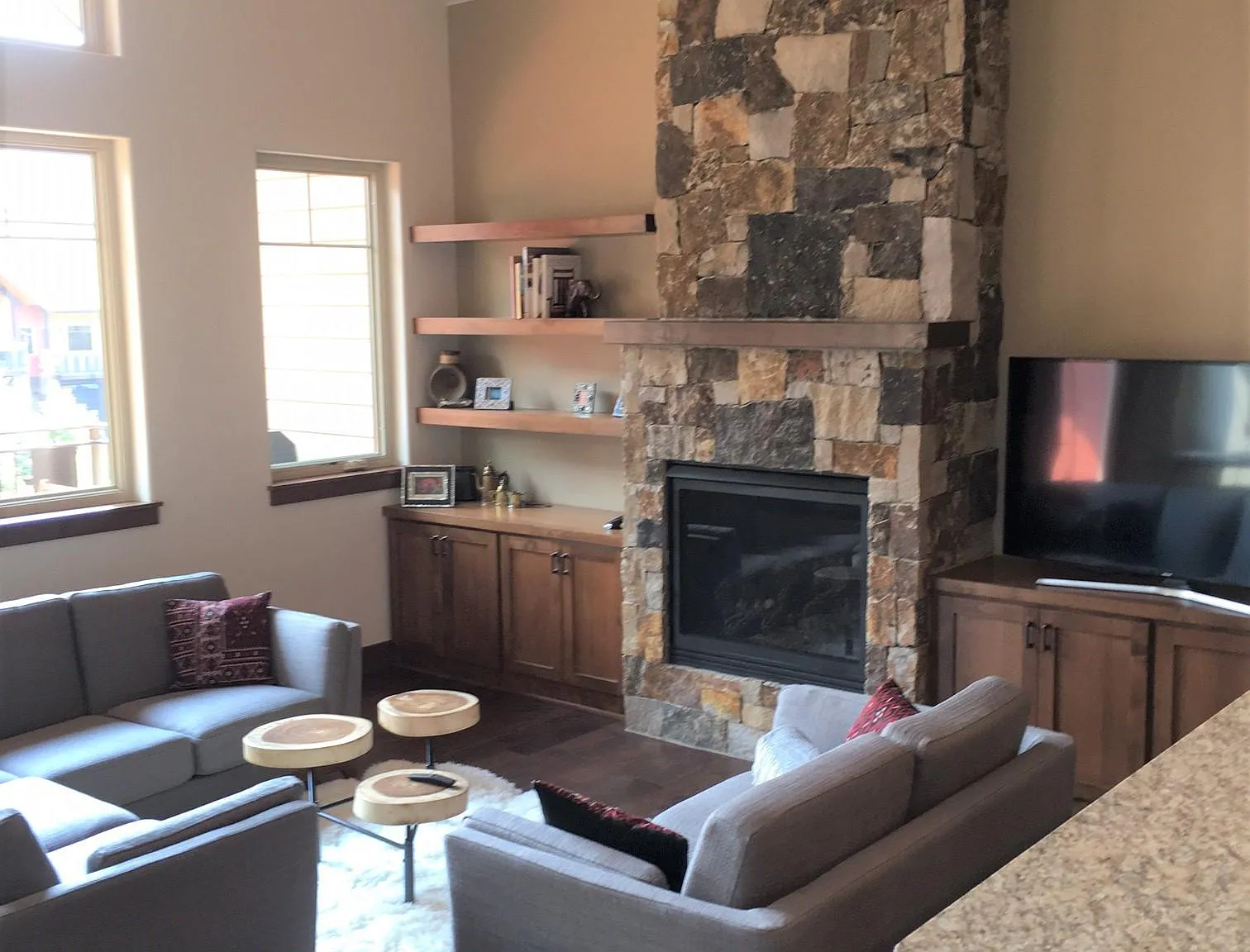 635 Clermont Cir — Photo 3