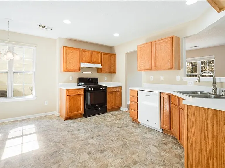 4209 Zephyrhills Dr NW — Photo 8