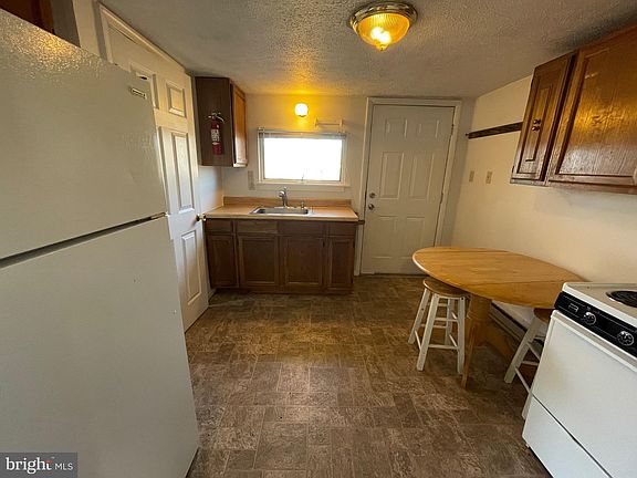 5th image of 127 Hill St