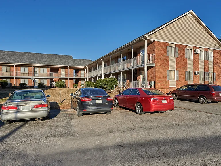 2414 Memorial Blvd #4 — Photo 1