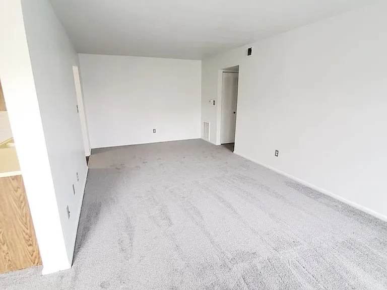 Sugarbush Apartments — Photo 144