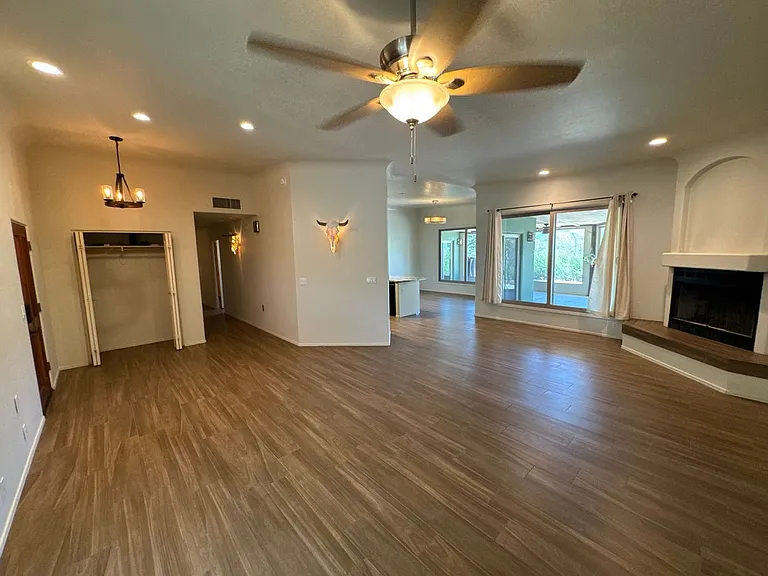 9731 E Kleindale Rd — Photo 7