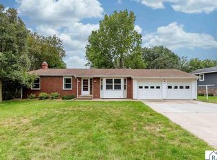 1833 Crestview Dr, New Ulm, MN 56073