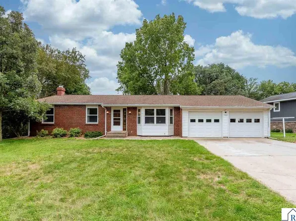 1833 Crestview Dr, New Ulm, MN 56073