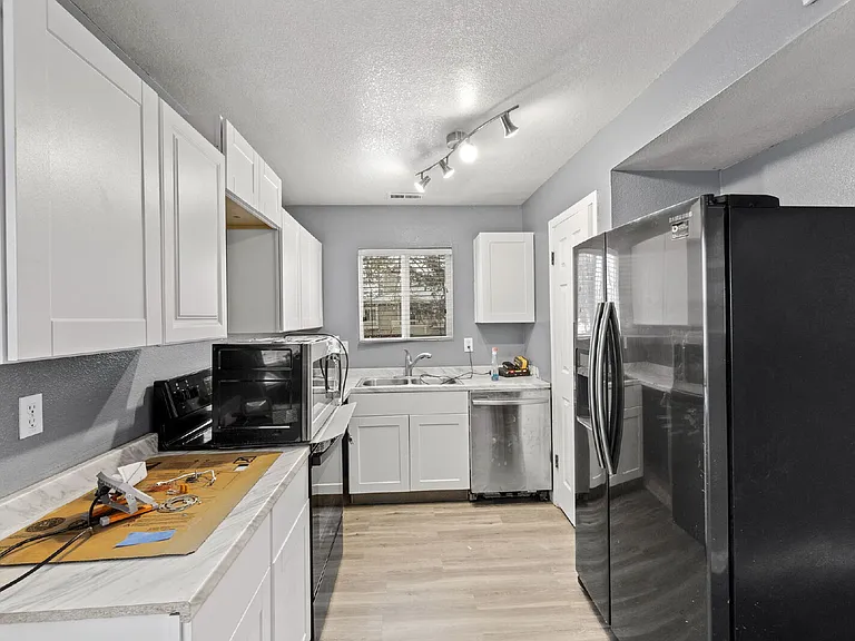 820 Spinner Ct — Photo 10
