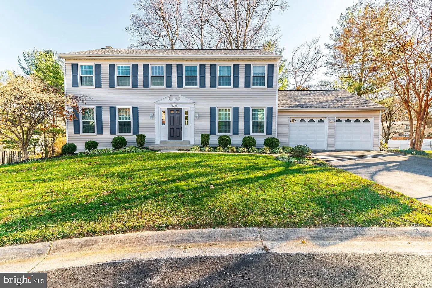 4 bed, 4.0 bath, 3234 sqft, $3,900 — Photo 2