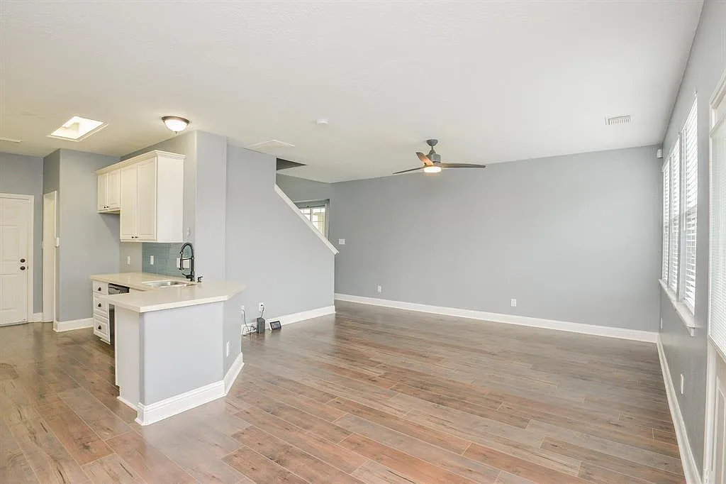 3 bed, 2.5 bath, 1645 sqft, $1,750 — Photo 3