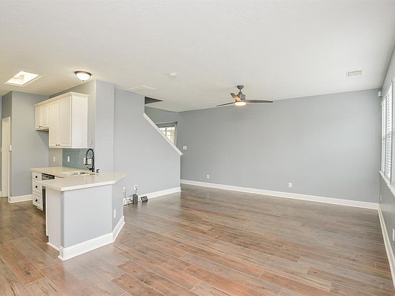 3rd image of 8755 Thistlemoor Ln
