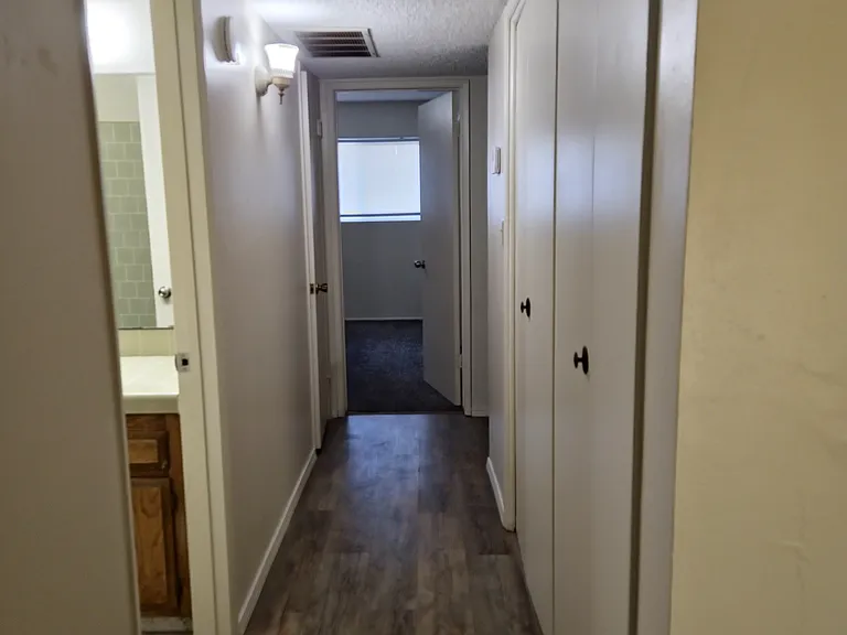 1033 Mira Loma Dr #D — Photo 6