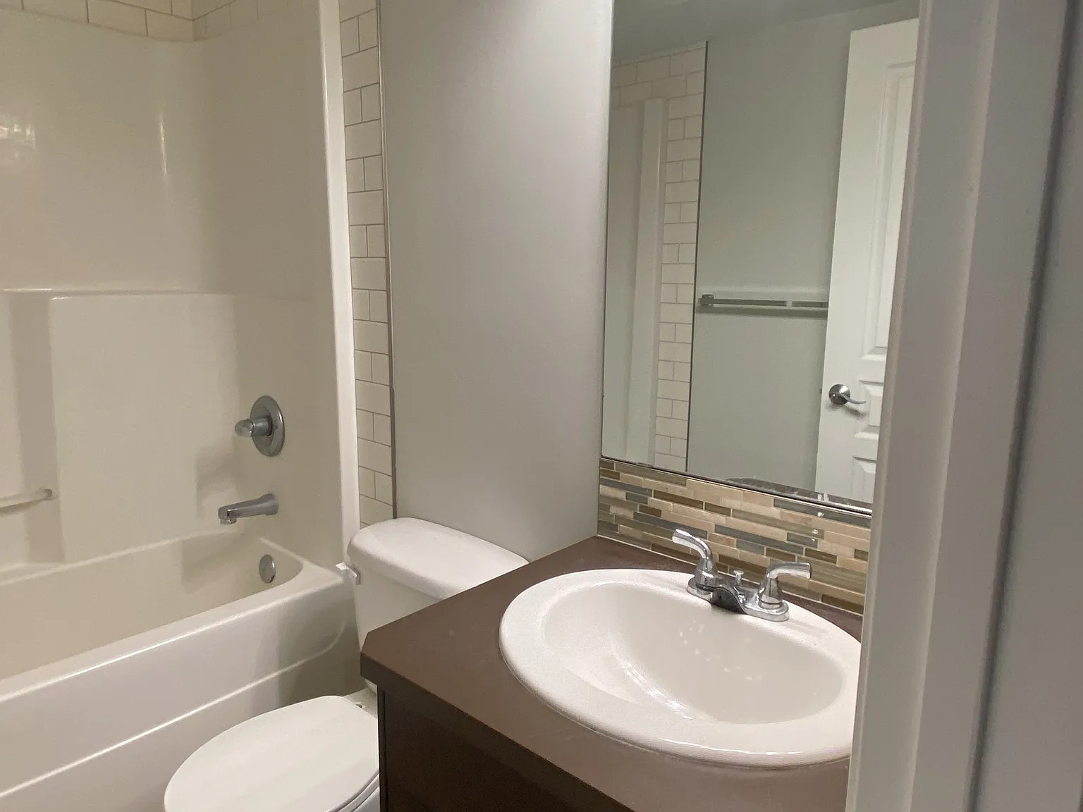 93 Auburn Crest Lane SE - Basement Suite — Photo 3