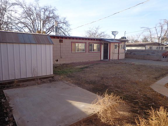 3rd image of 3122 Montclaire Dr NE