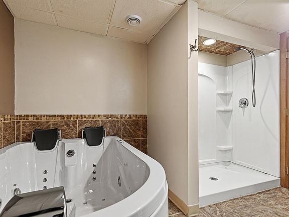 5th image of 611 Camden Dr