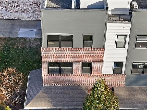 2nd image of 919 S 31st St