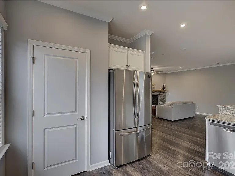7134 Thornrose Dr — Photo 18