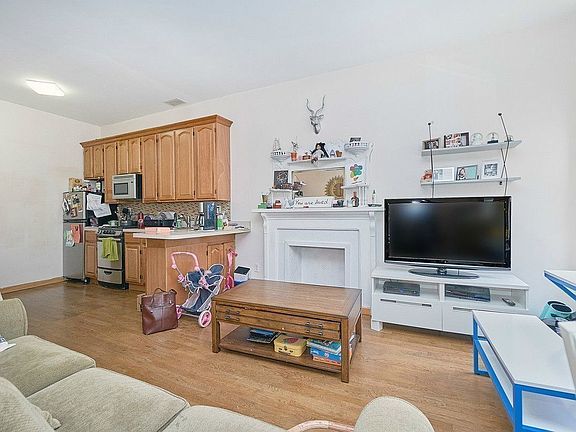 4th image of 221 W 112th St #3A
